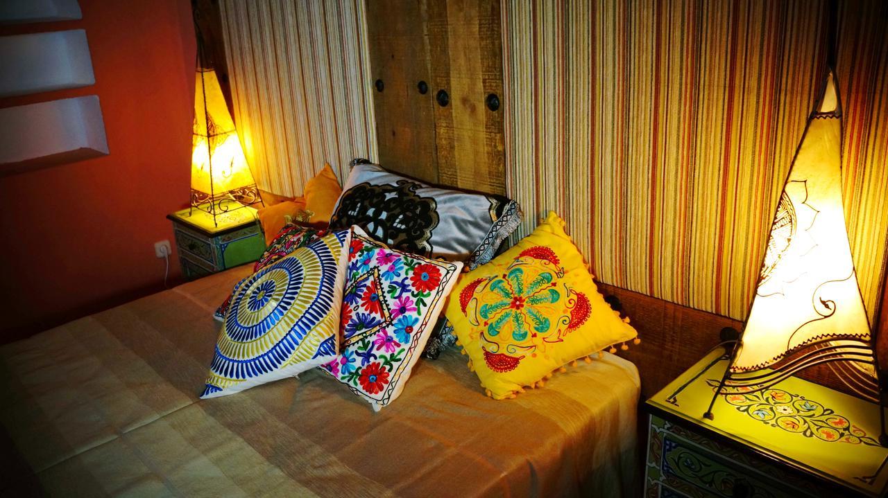 Seventies Cheap & Chic Two Lagos