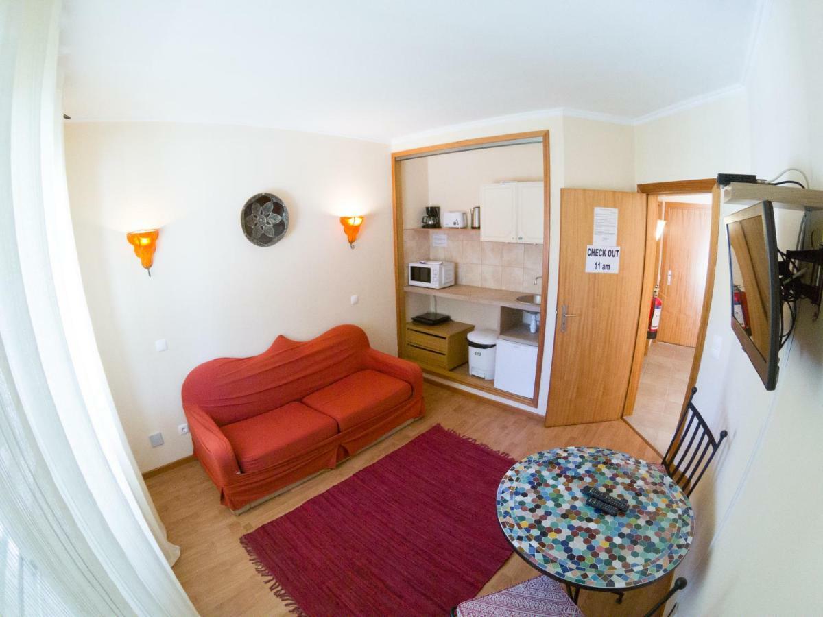 Seventies Cheap & Chic Two 3* Lagos